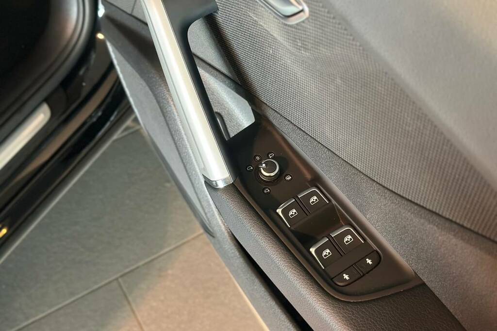 Audi Q2 30 Tfsi Sport Black #5