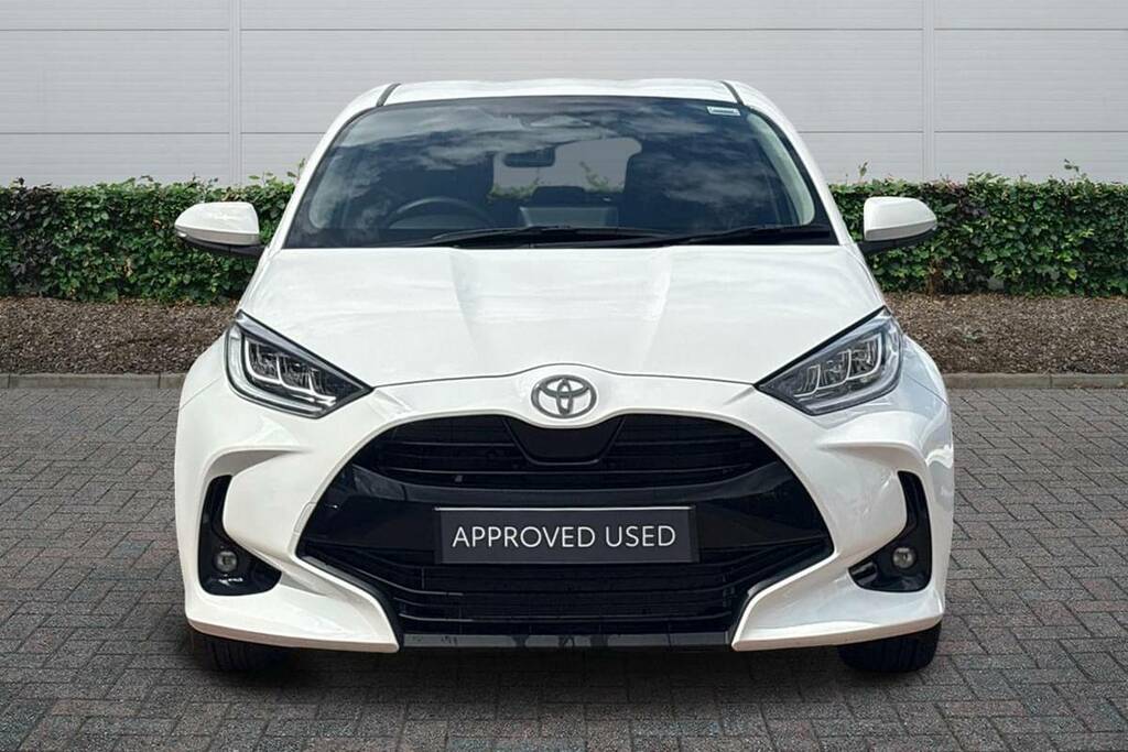Toyota Yaris 1.5 Hybrid Design Cvt White