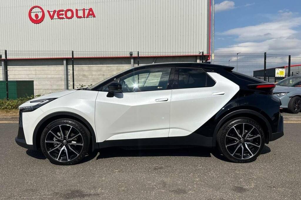 Toyota C-Hr 2.0 Phev Gr Sport Cvt FY26ZXM White #3