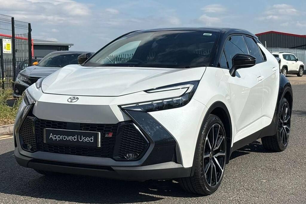 Toyota C-Hr 2.0 Phev Gr Sport Cvt FY26ZXM White #2