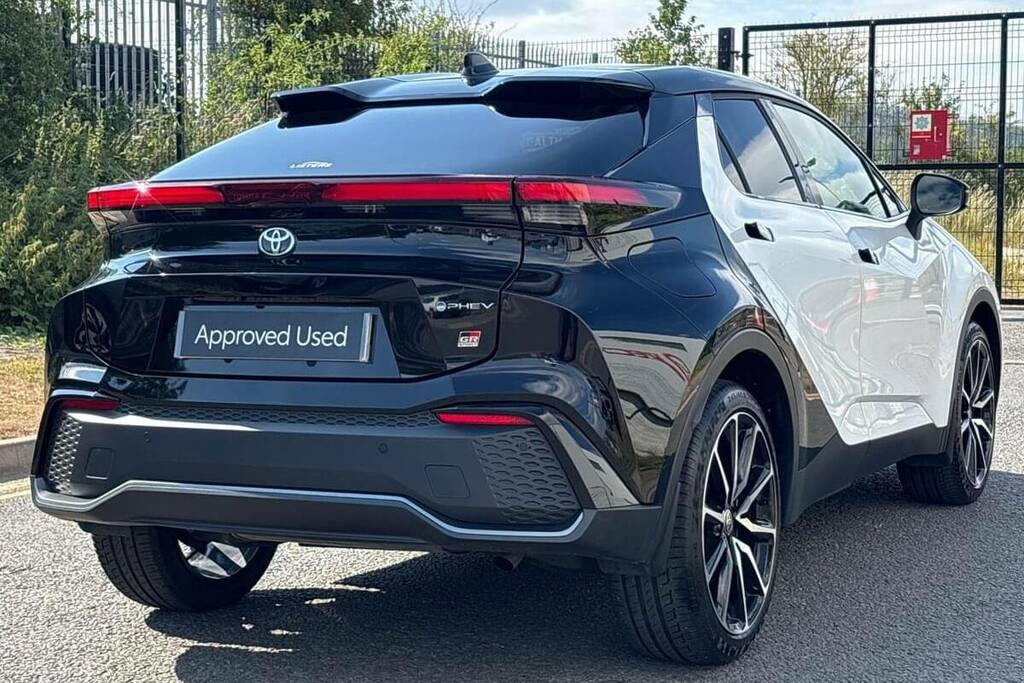 Toyota C-Hr 2.0 Phev Gr Sport Cvt FY26ZXM White #6
