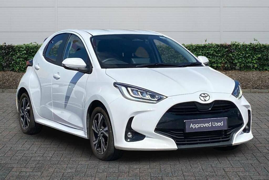 Toyota Yaris 1.5 Hybrid Design Cvt White