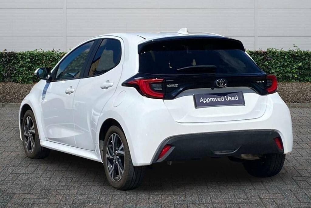 Toyota Yaris 1.5 Hybrid Design Cvt WU25LNA White #2