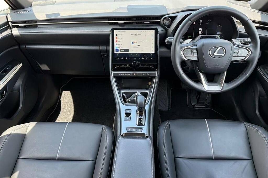 Lexus LBX 1.5 Takumi E-cvt BP24RNJ Red #4