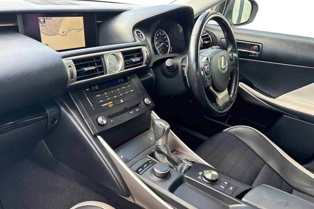 Lexus IS 300H Sport Cvt White #5