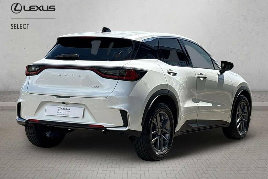 Lexus LBX 1.5 Premium E-cvt White #2