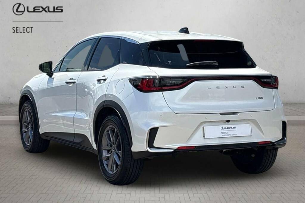 Lexus LBX 1.5 Premium E-cvt White #4