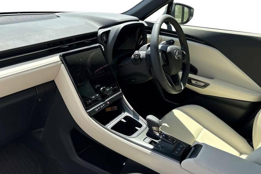 Lexus LBX 1.5 Premium E-cvt White #5