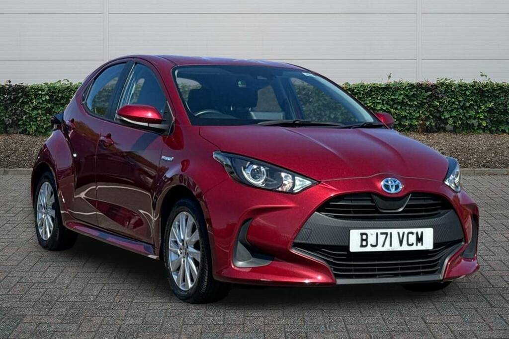 Toyota Yaris 1.5 Hybrid Icon Cvt Red