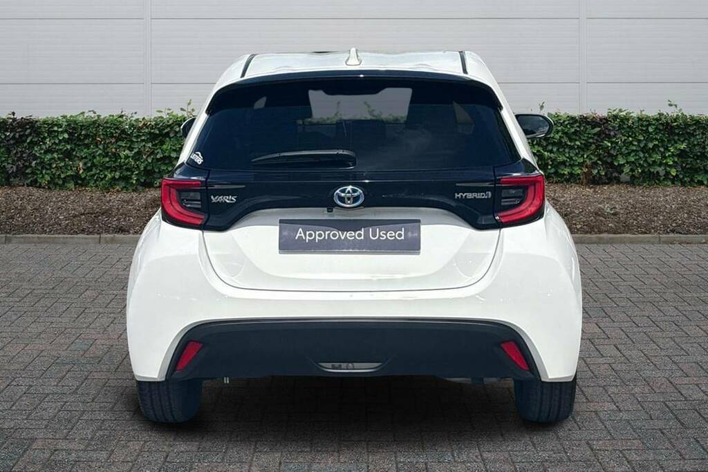 Toyota Yaris 1.5 Hybrid Design Cvt FD23MVM White #4