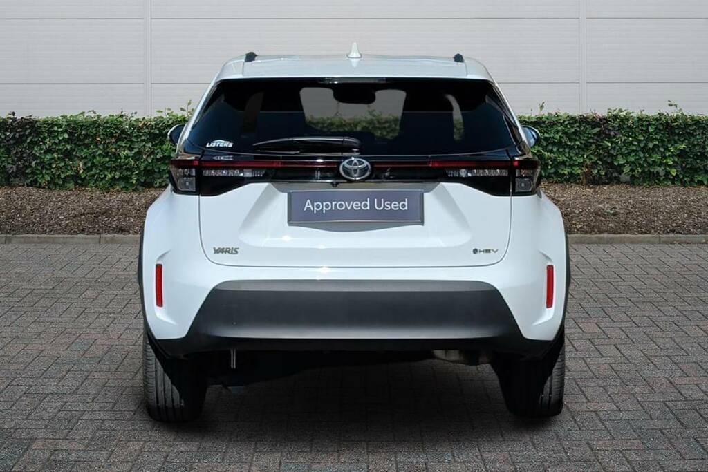 Toyota Yaris Cross 1.5 Hybrid Design Cvt KV24NMJ White #4
