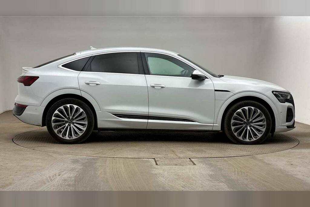 Audi Q8 e tron 300Kw 55 Quattro 114Kwh S Line White #4