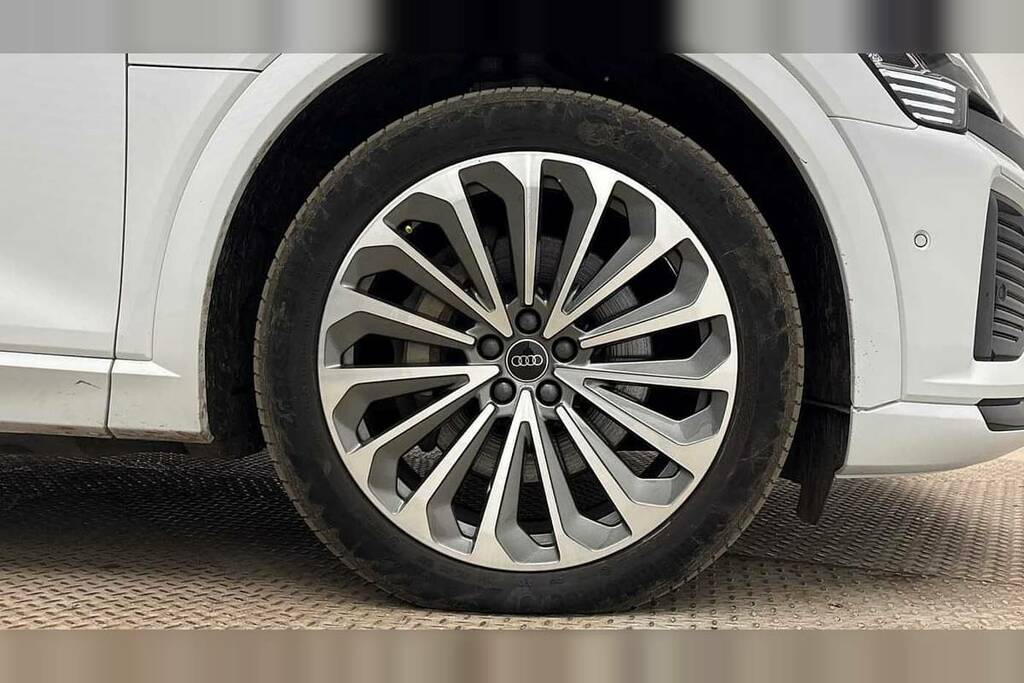 Audi Q8 e tron 300Kw 55 Quattro 114Kwh S Line White #5