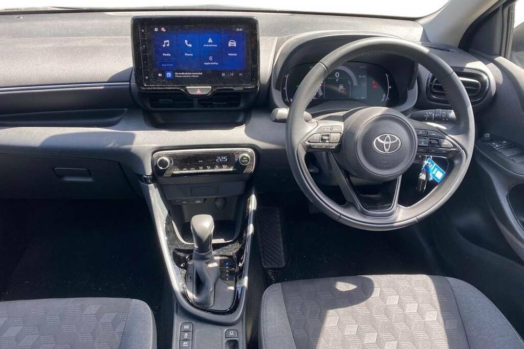 Toyota Yaris 1.5 Vvt-h Icon E Cvt Red #8