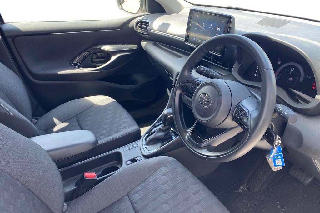 Toyota Yaris 1.5 Vvt-h Icon E Cvt Red #12