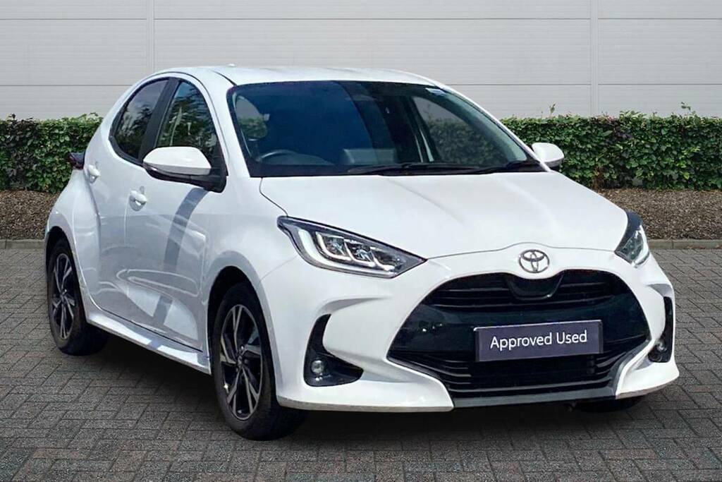 Toyota Yaris 1.5 Hybrid Design Cvt White
