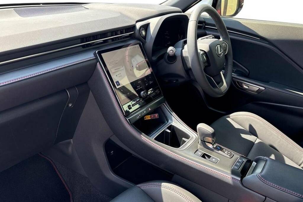 Lexus LBX 1.5 Premium Plus E-cvt WN25JUY Red #5