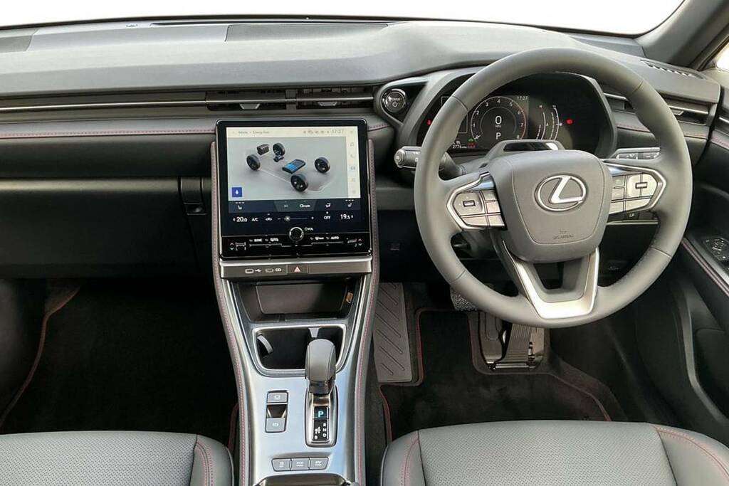 Lexus LBX 1.5 Premium E-cvt White #6