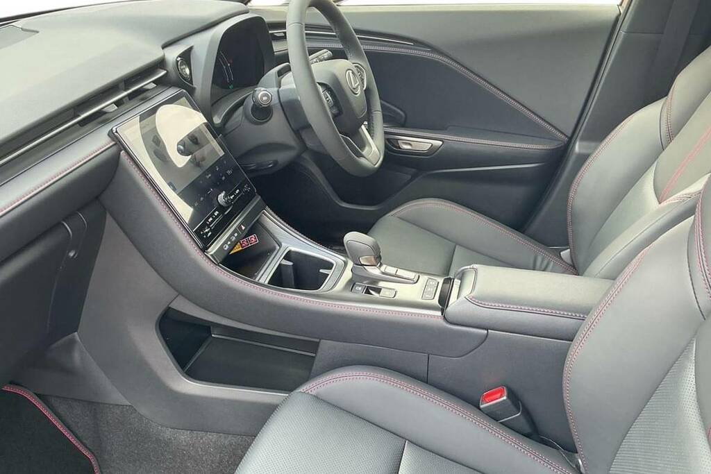 Lexus LBX 1.5 Premium E-cvt White #5
