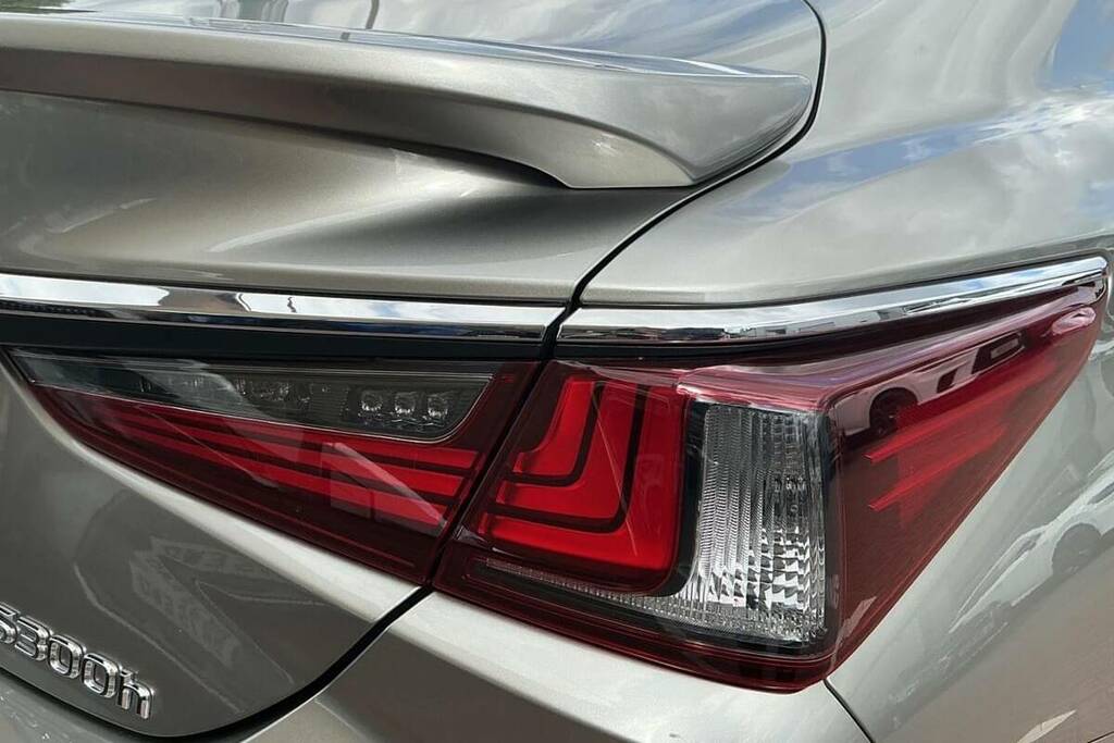 Lexus ES 2.5 300H Premium Edition Saloon Hybrid Black #21