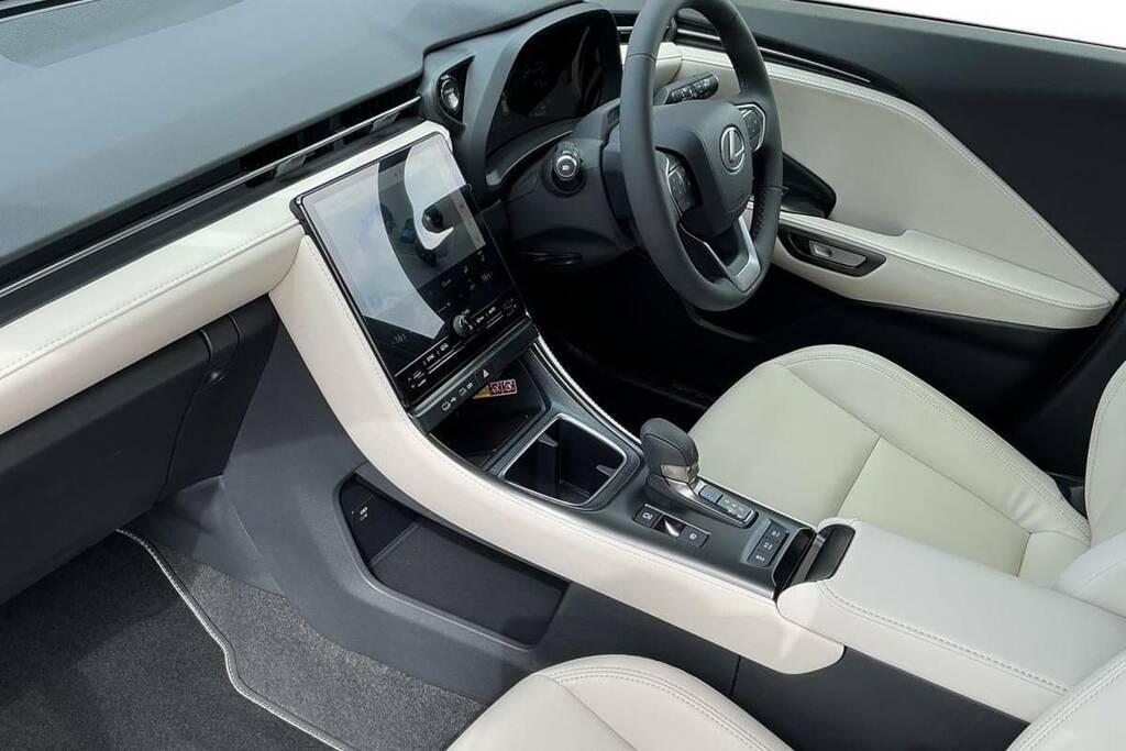 Lexus LBX 1.5 Premium Plus E-cvt Red #5