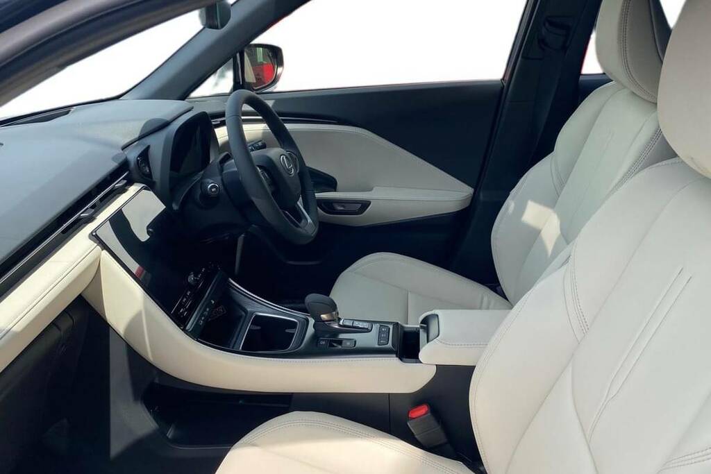 Lexus LBX 1.5 Premium Plus E-cvt #3