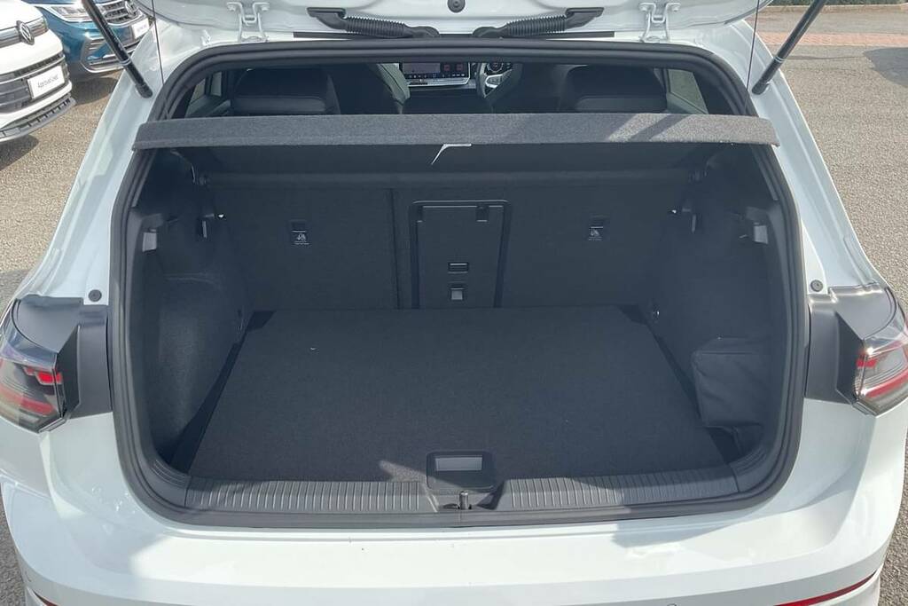 Volkswagen Golf 2.0 Tdi 150 Black Edition Dsg White #2