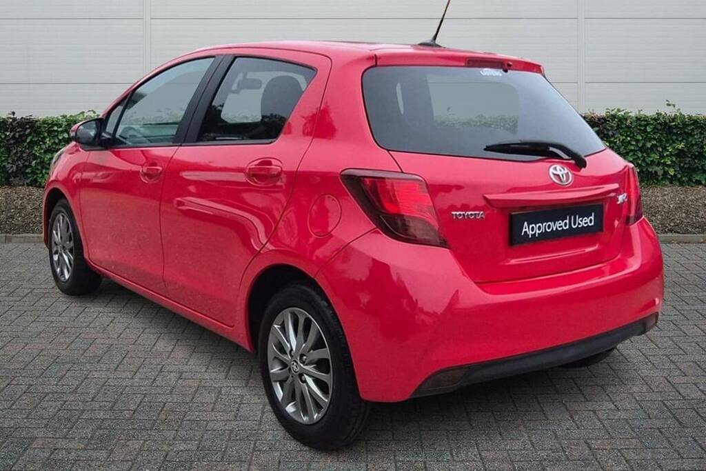 Toyota Yaris 1.0 Vvt-i Icon Red