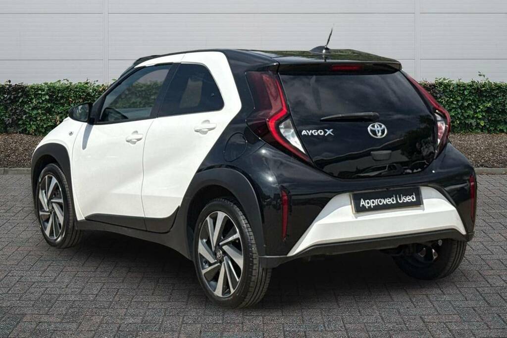 Toyota Aygo X 1.0 Vvt-i Edge FV23VWX White #2