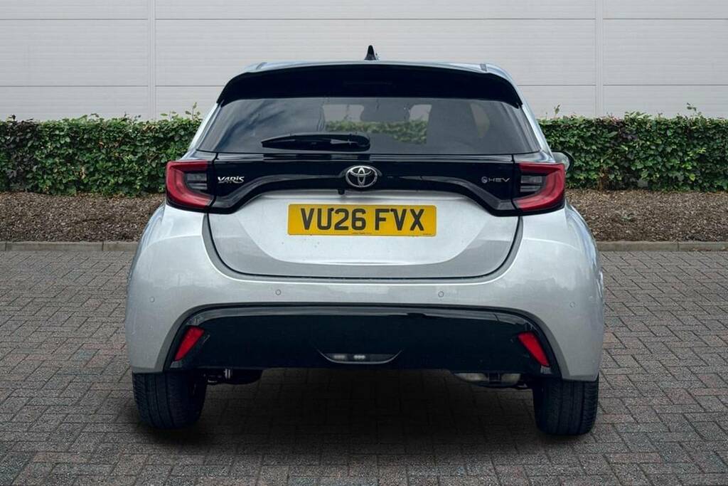 Toyota Yaris 1.5 Hybrid 130 Excel Cvt Silver #4