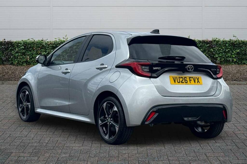 Toyota Yaris 1.5 Hybrid 130 Excel Cvt Silver #2