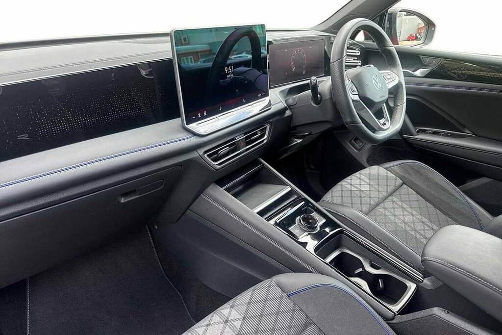 Volkswagen Tiguan 1.5 Etsi 150 R-line Dsg FL25AZA Red #2