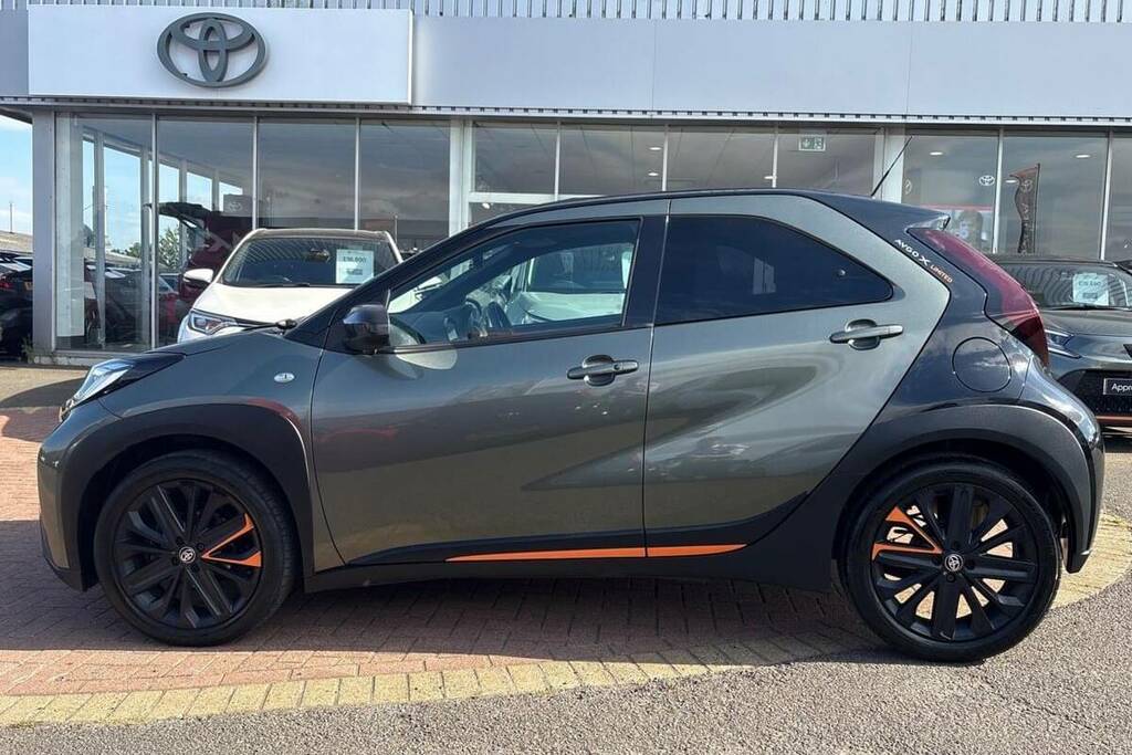 Toyota Aygo X 1.0 Vvt-i Limited Edition VK72ULV Green #3
