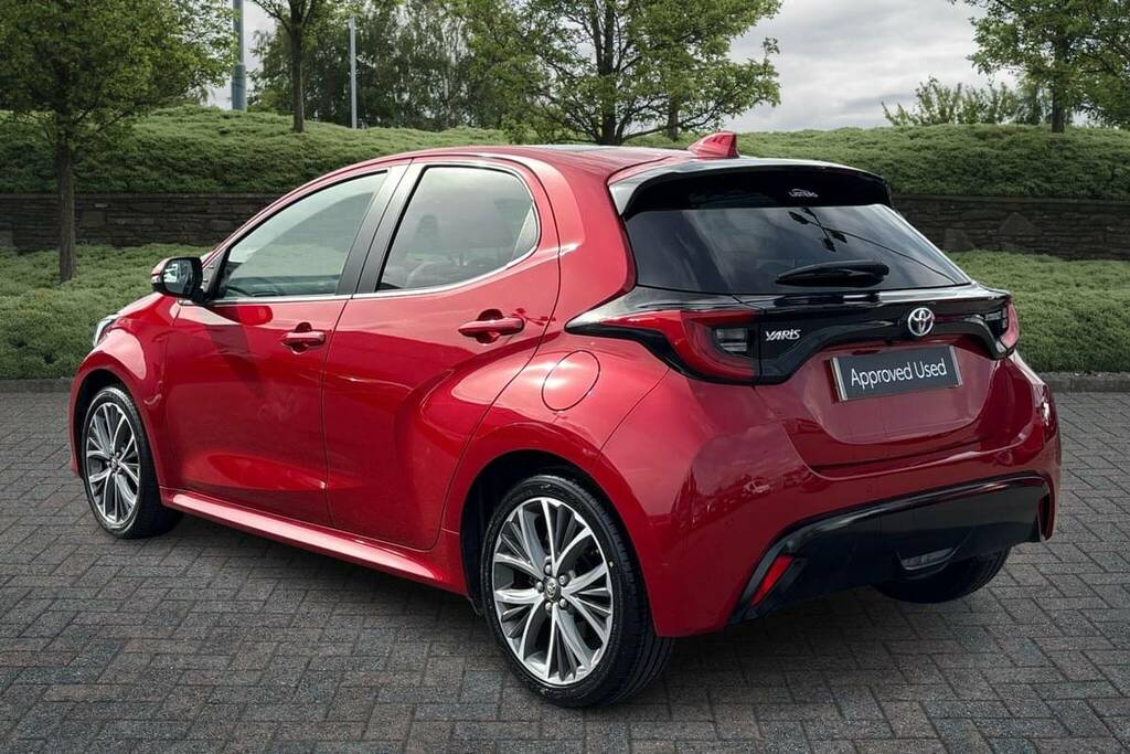 Toyota Yaris 1.5 Hybrid Excel Cvt Red