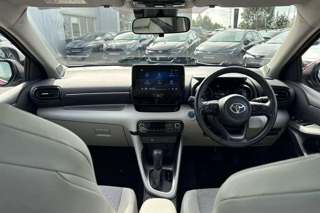 Toyota Yaris 1.5 Hybrid Excel Cvt FM22EAK Red #5
