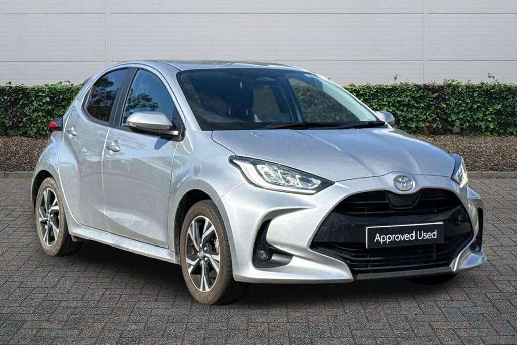 Toyota Yaris 1.5 Hybrid Design Cvt Silver