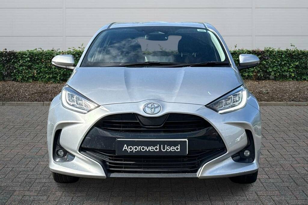 Toyota Yaris 1.5 Hybrid Design Cvt BD74UWR Silver #3