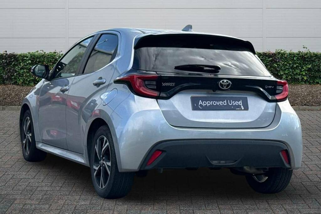 Toyota Yaris 1.5 Hybrid Design Cvt BD74UWR Silver #2