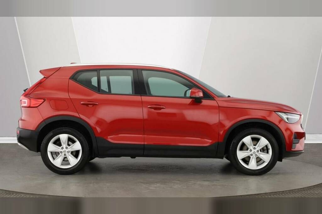 Volvo XC40 2.0 B3p Core Red #2