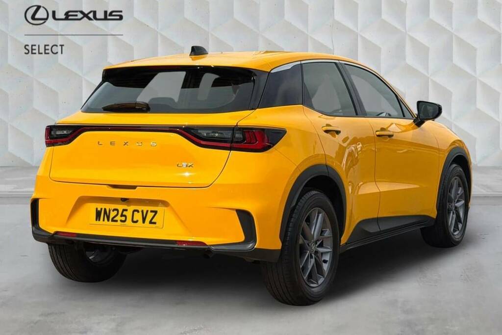 Lexus LBX 1.5 Urban E-cvt Yellow