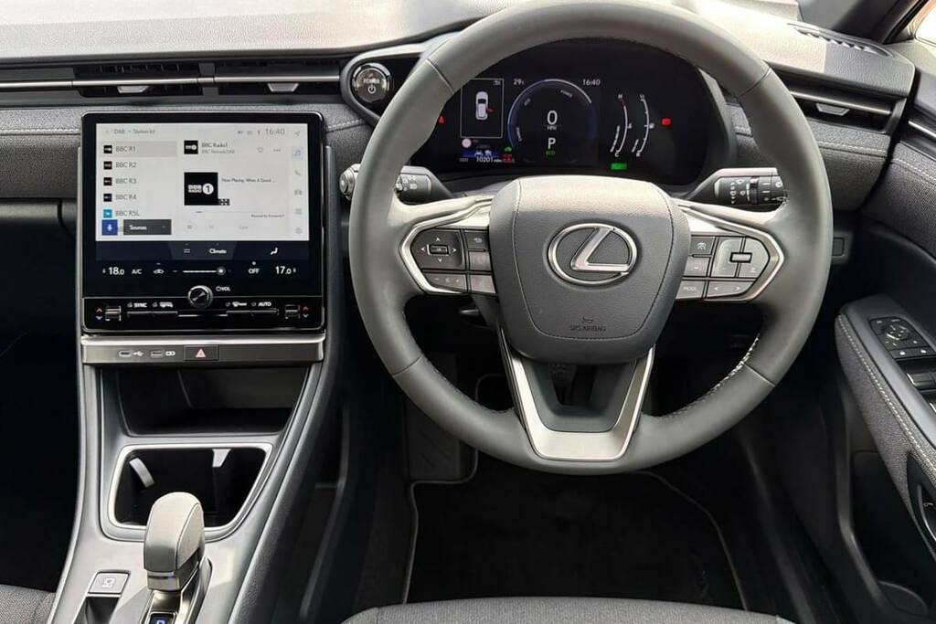 Lexus LBX 1.5 Urban E-cvt WN25CVZ Yellow #6