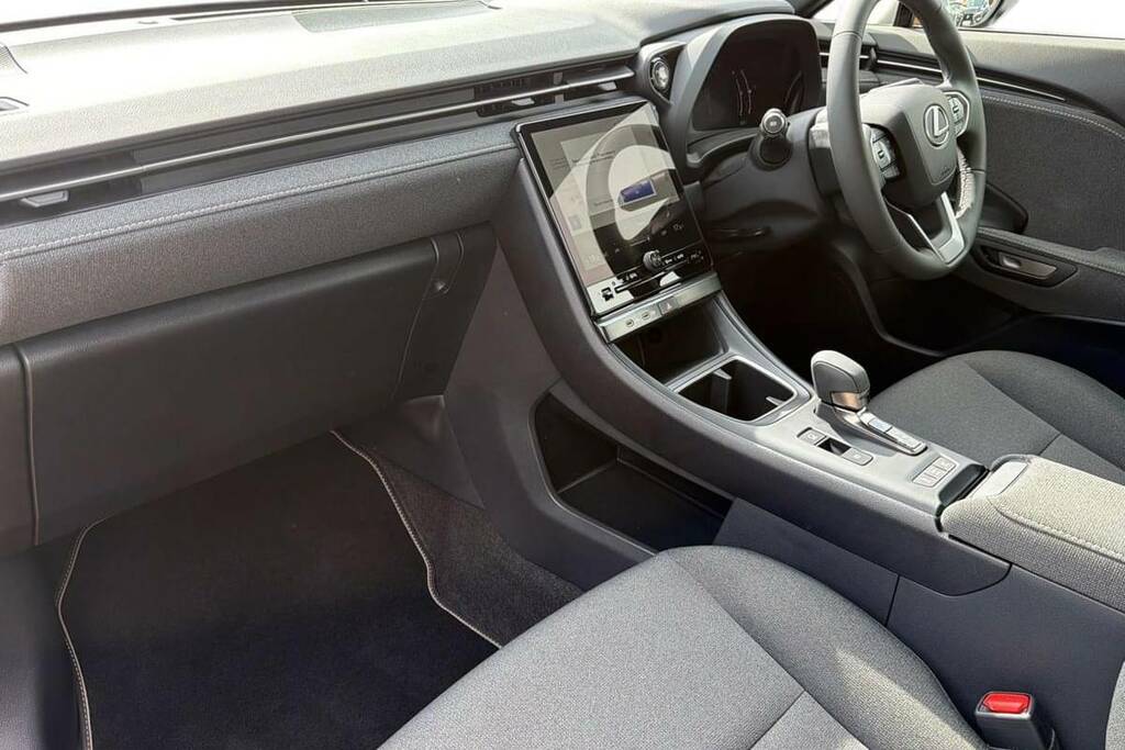 Lexus LBX 1.5 Urban E-cvt WN25CVZ Yellow #4