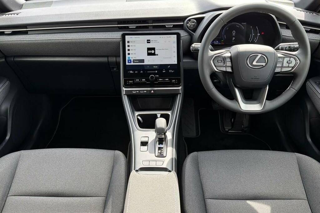 Lexus LBX 1.5 Urban E-cvt WN25CVZ Yellow #5