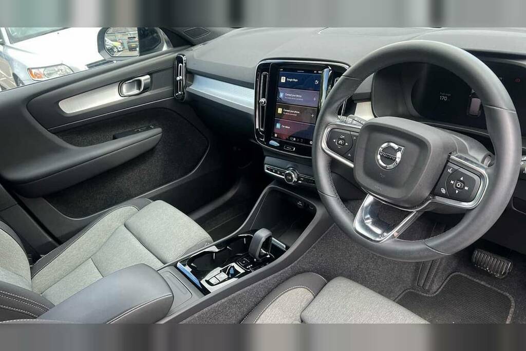 Volvo XC40 2.0 B3p Plus Dark Grey #4