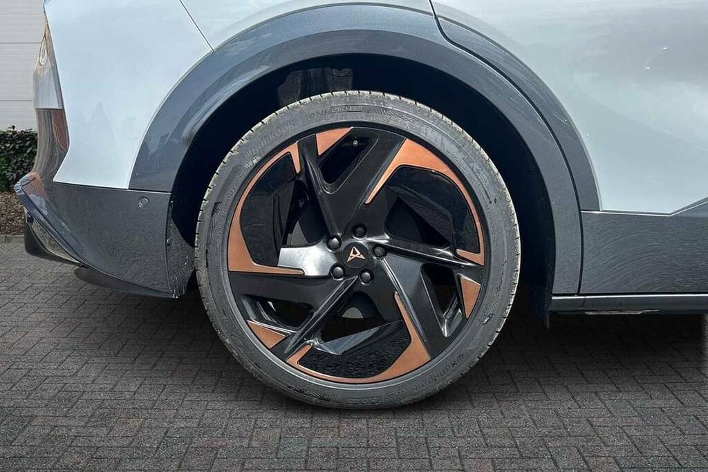 Cupra Tavascan 210Kw V2 77Kwh White #5
