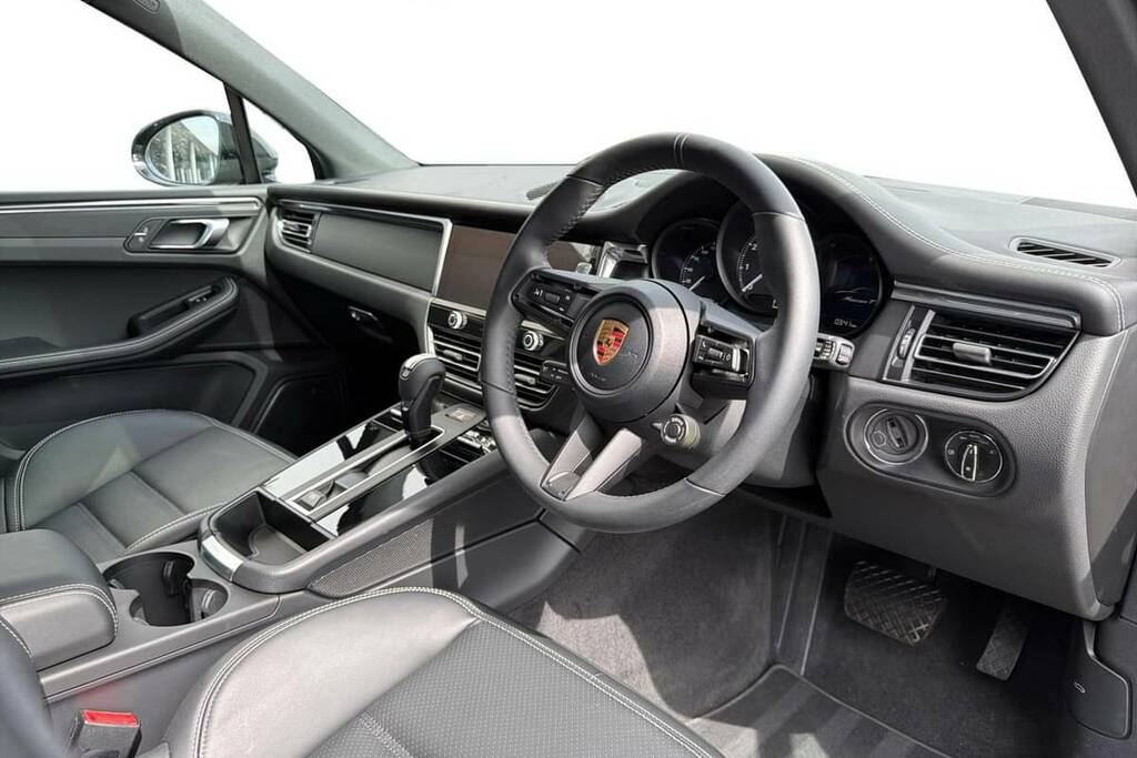 Porsche Macan T Pdk YX26TZW Black #4
