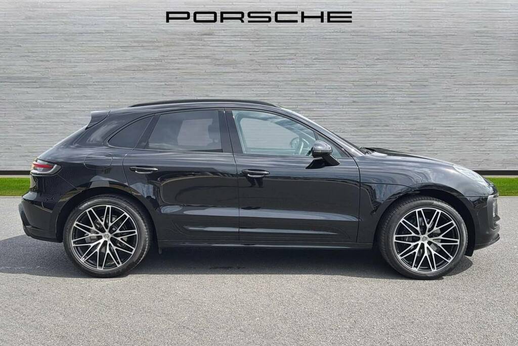 Porsche Macan T Pdk YX26TZW Black #2