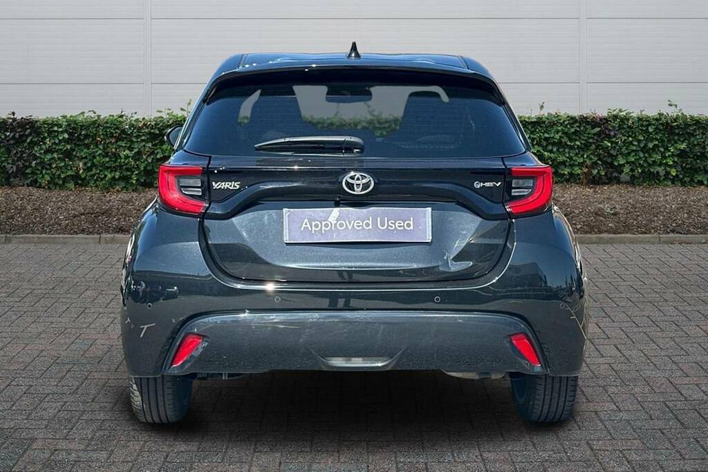 Toyota Yaris 1.5 Hybrid Excel Cvt BJ24DXV Black #4