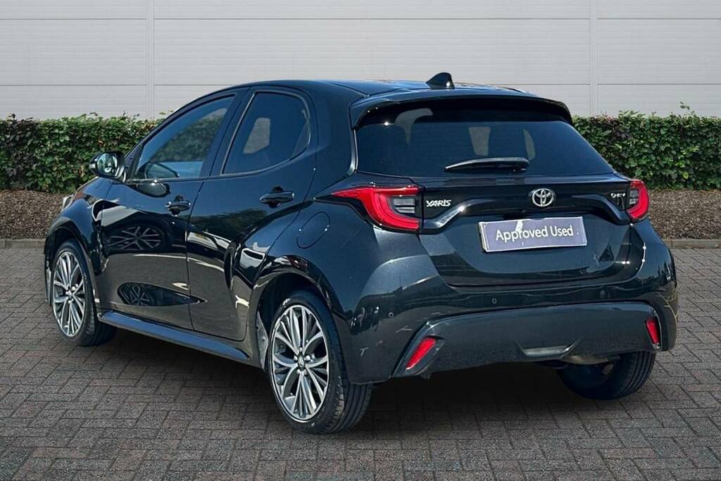 Toyota Yaris 1.5 Hybrid Excel Cvt BJ24DXV Black #2