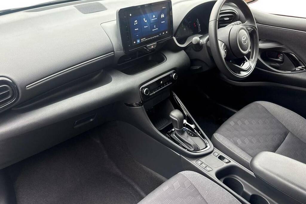 Toyota Yaris 1.5 Hybrid Design Cvt FY25SUF White #6
